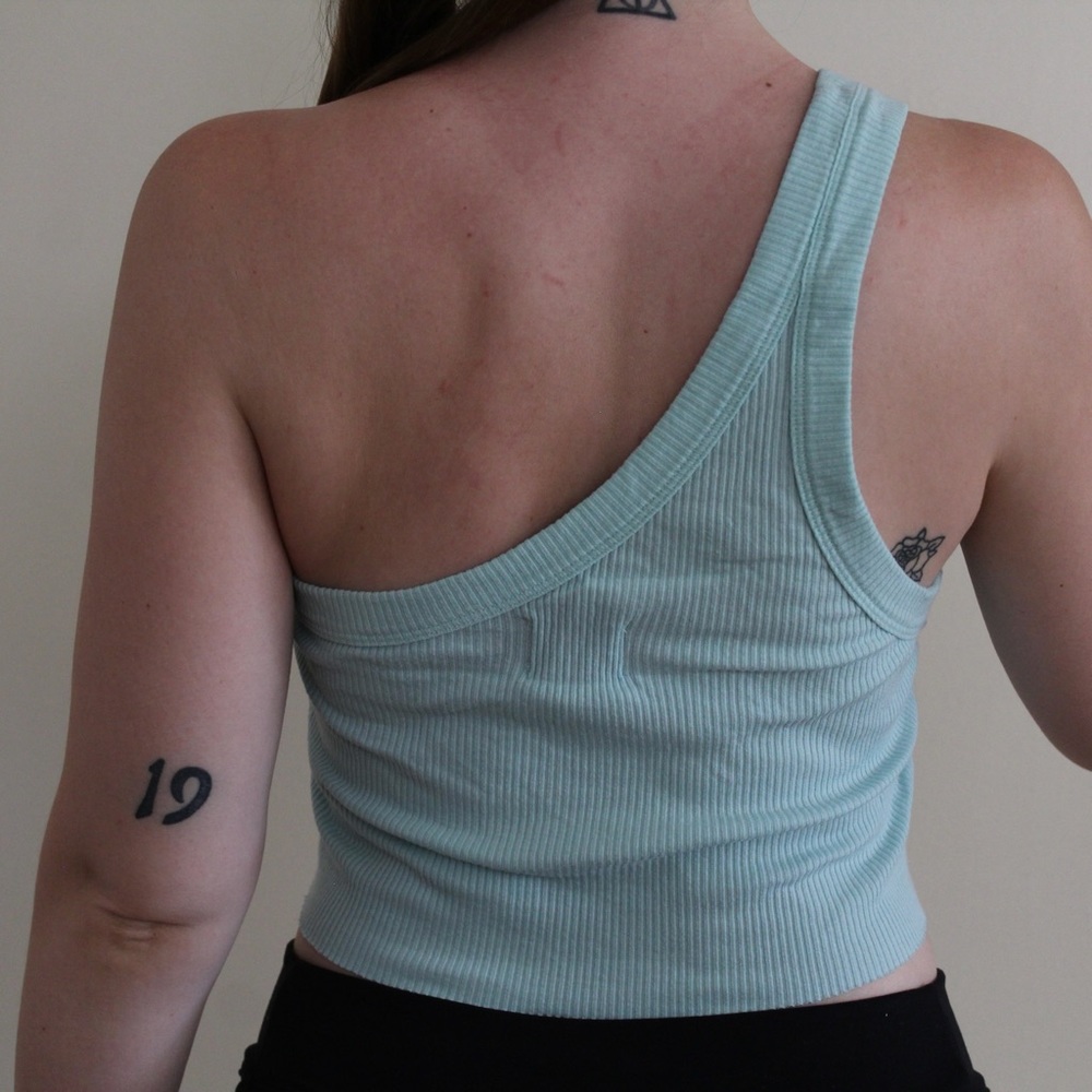 WSLY Rivington Ribbed Cropped One Shoulder Tank - Picture 2 of 3